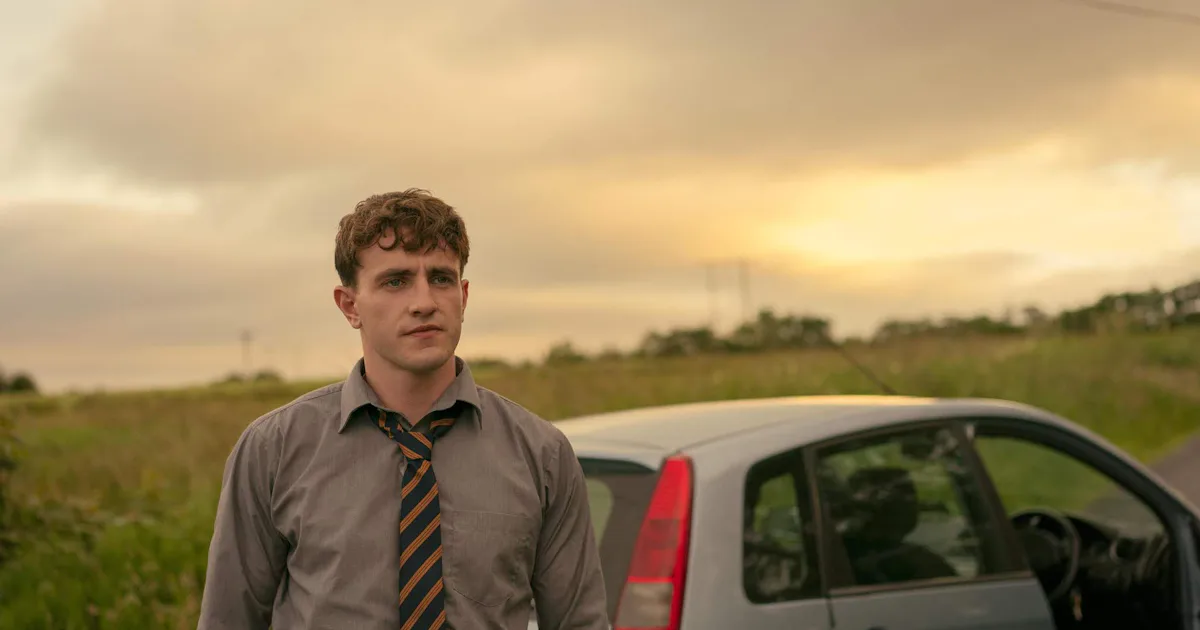 Connell's Chain In 'Normal People' Is Having A Big Effect On Jewelry ...