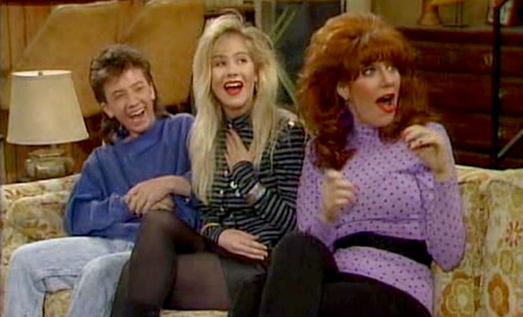 'Dead to Me' Seaosn 2 had a 'Married... With Children' reunion for Christina Applegate and Katey Sag...