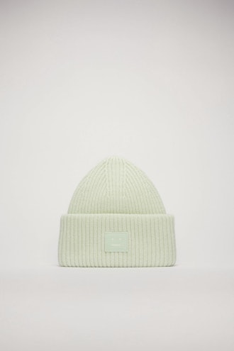 Face-patch beanie pastel green