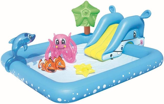 Inflatable Spray and Slide Pool