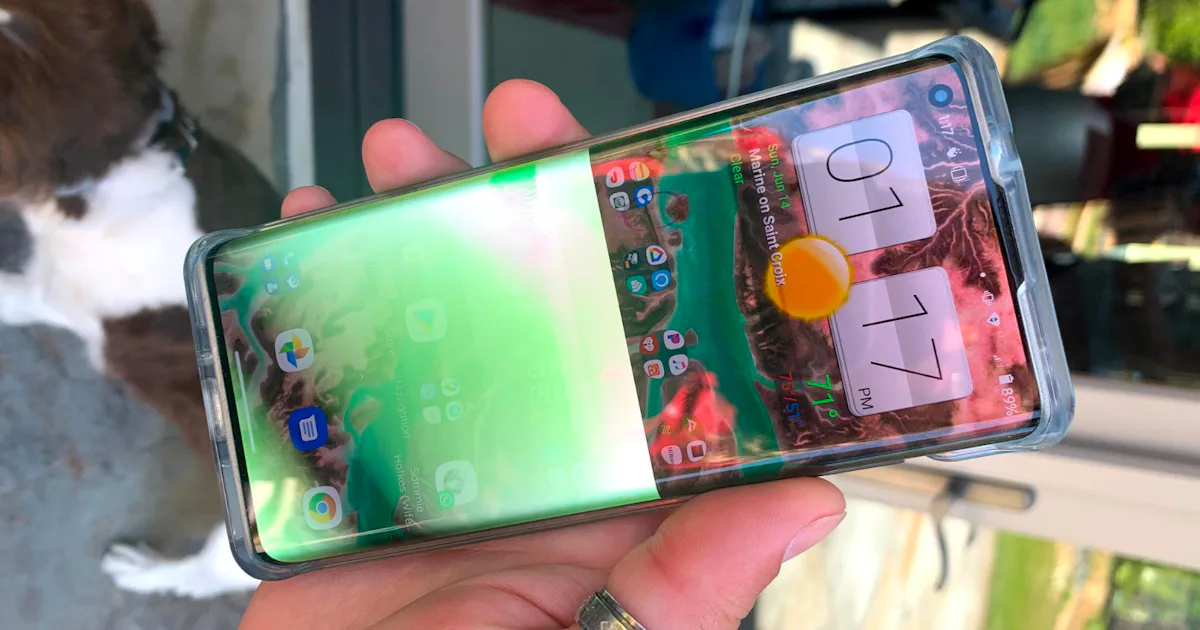 Another $1,000 Motorola phone has nasty screen defects