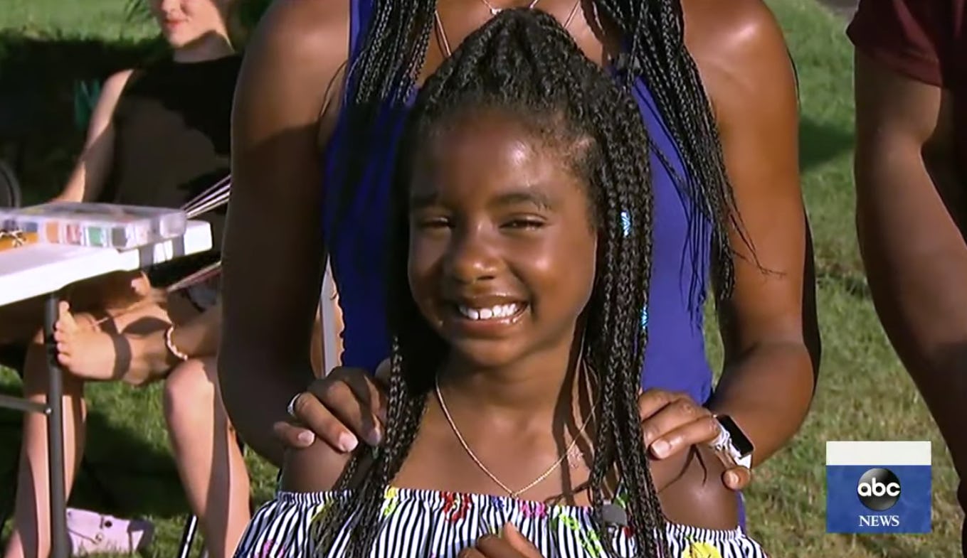 A young girl is making a big difference with her friendship bracelets. 