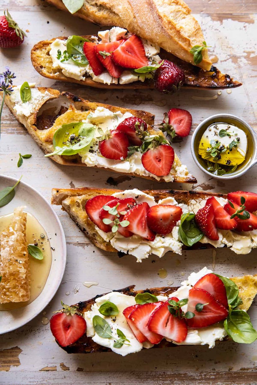 goat cheese crostini with strawberries