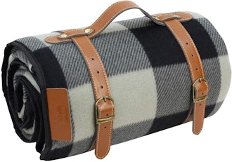 This PortableAnd option is the best padded picnic blanket with easy-carry straps.
