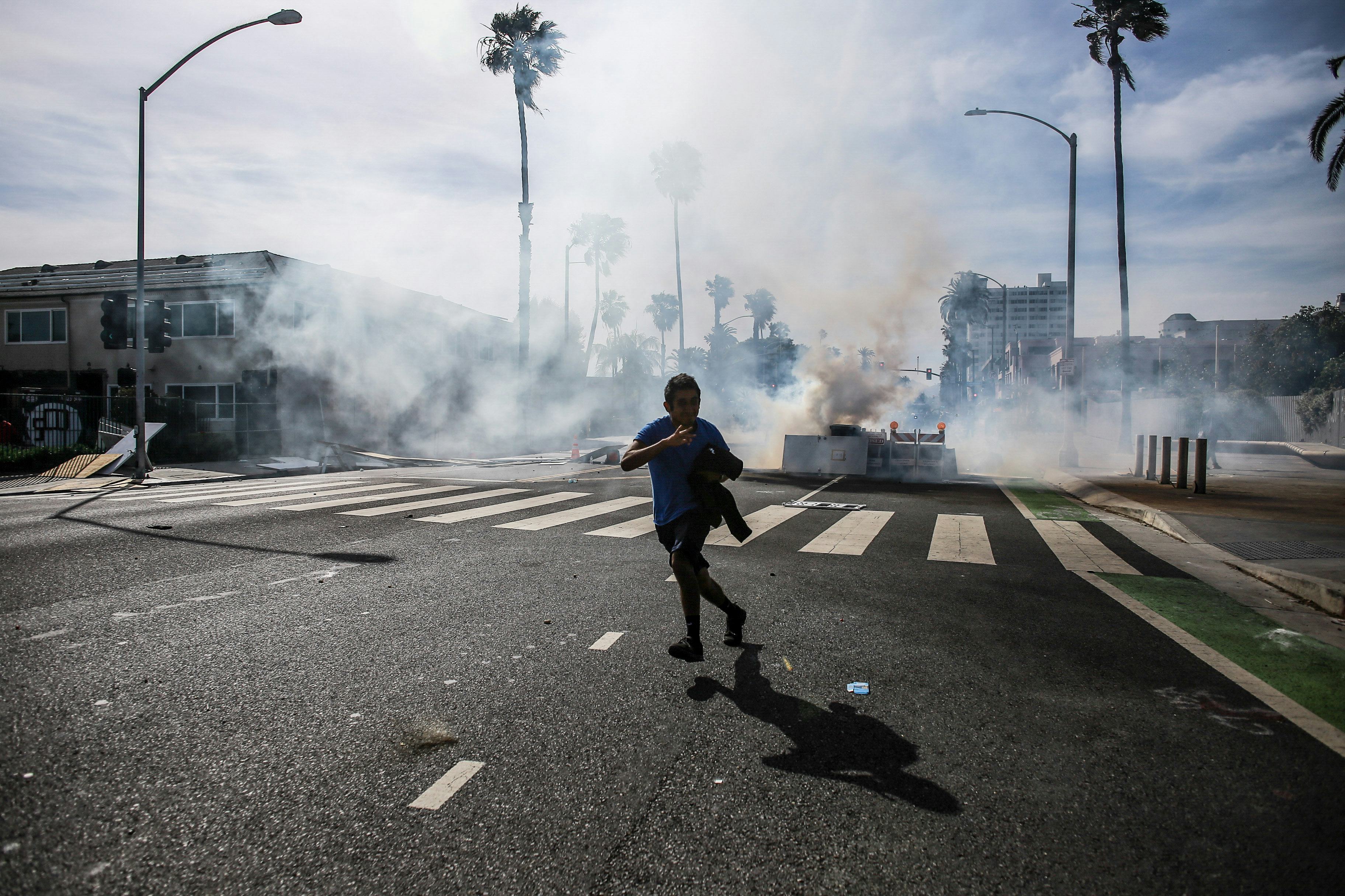 Tear Gas Why 1 200 Health Experts Are Urging Police To Stop Using A   E8ae5a5d 2489 4dc7 80c9 3a97e1ad90b8 Gettyimages 1216821243 