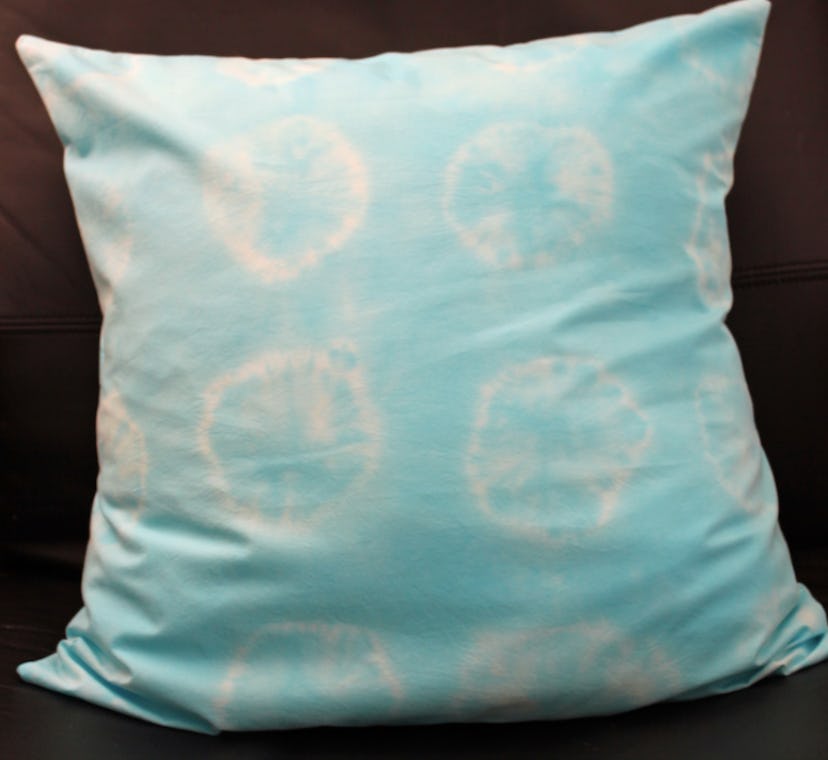 Making a pillowcase is an easy tie-dye craft to do with your kids. 