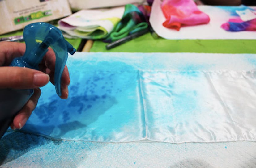 This tie-dye hack to do with your kids involves using a spray bottle to create a tie-dyed look on a ...