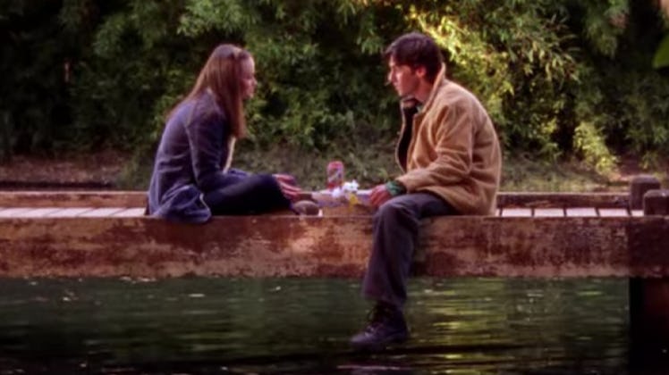 Rory and Jess sit down by the lake for a picnic in 'Gilmore Girls.'