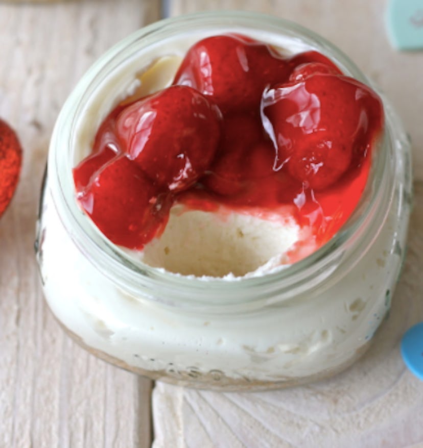 INDIVIDUAL STRAWBERRY CREAM PIE 