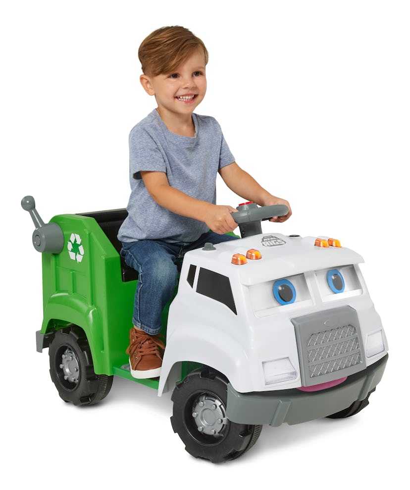 Your truck-loving toddler will be absolutely thrilled to cruise around on the Real Rigs Recycling Tr...
