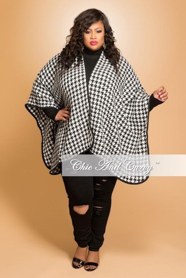Chic and Curvy Plus Size Coat with Faux Fur Collar in Black Line Print