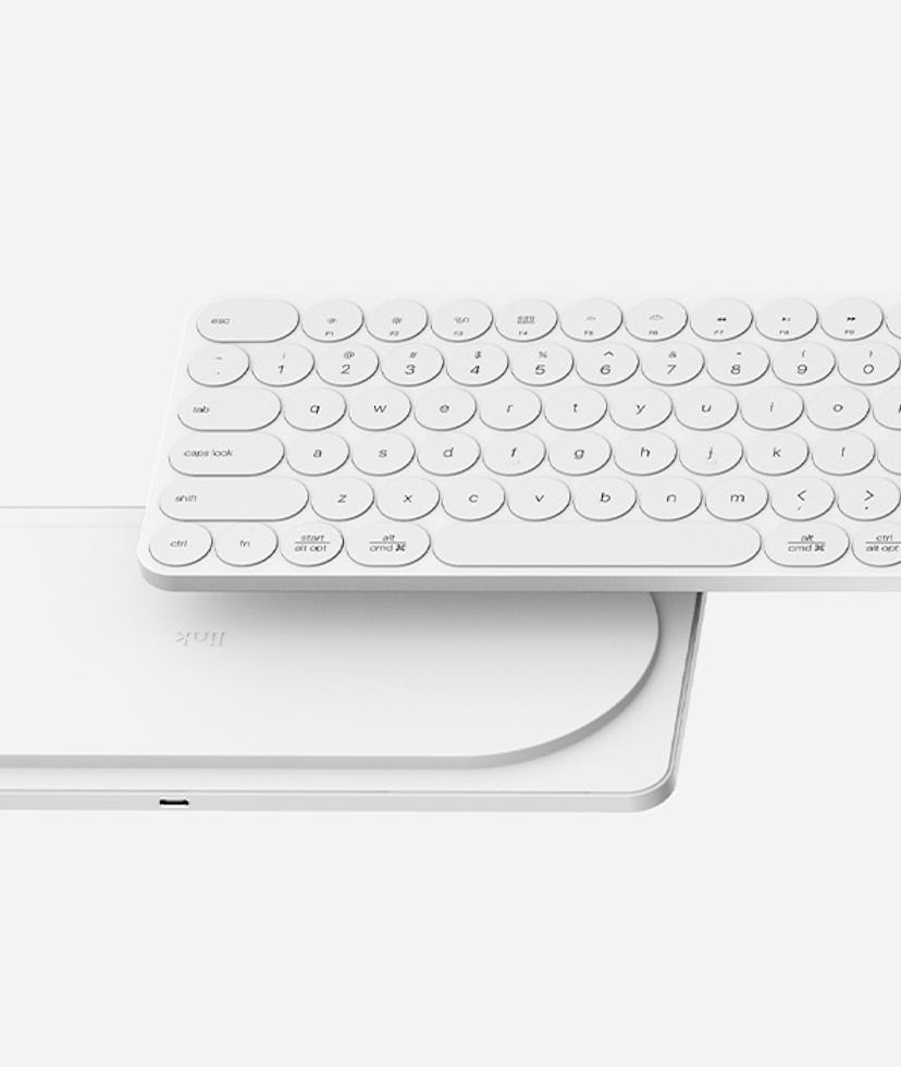 Evan Stuart's modular keyboard has a minimalist, wireless charging unit.
