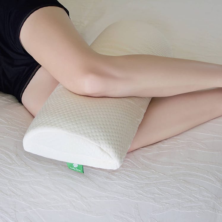 Cushy Form Knee Pillow