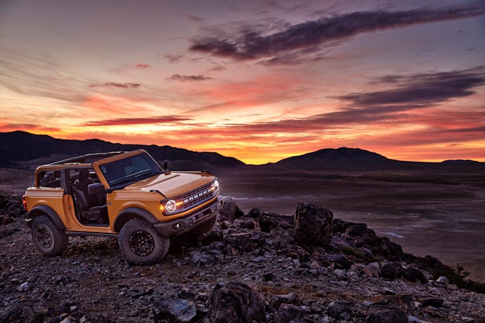 The two-door Ford 2021 Bronco with the doors and roof off.