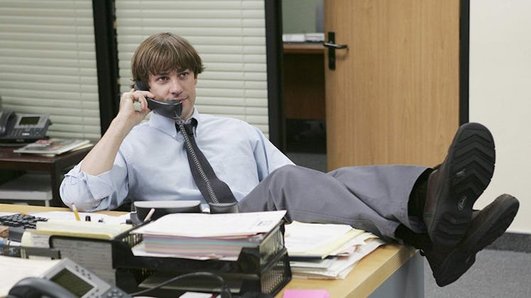 John Krasinski wore a wig filming ‘The Office’ Season 3 and the reason why is too good.