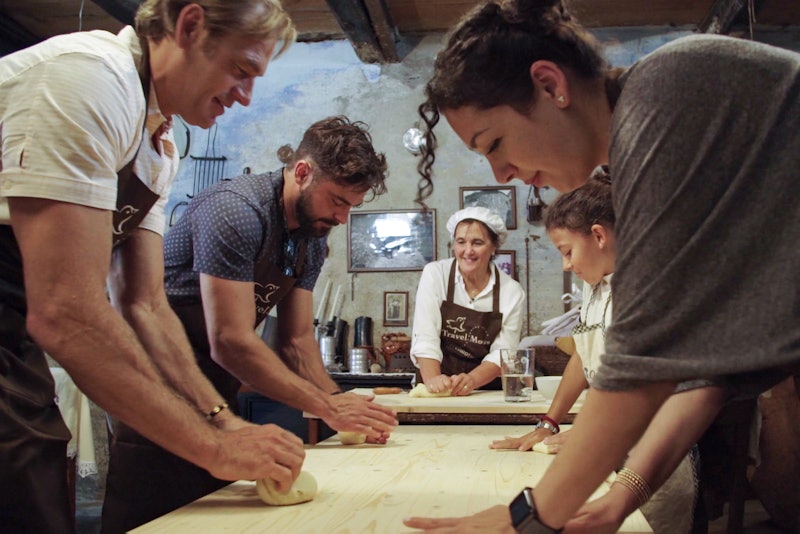 Down To Earth Host Darin Olien Shows Zac Efron How To Save The World