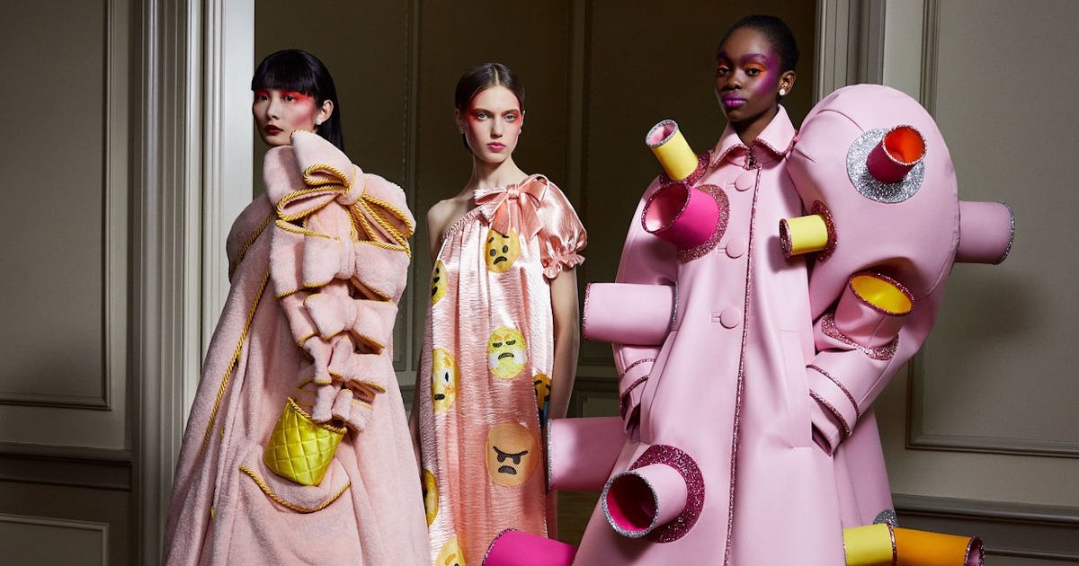 Viktor Rolf S Couture Fall Collection Is Inspired By The Global Pandemic Viktor Rolf S Couture Fall Collection Is Inspired By The Global Pandemic