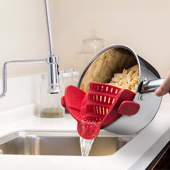 Kitchen Gizmo Snap N Strain Strainer