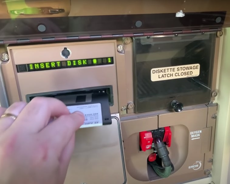 Boeing 747 floppy disk port