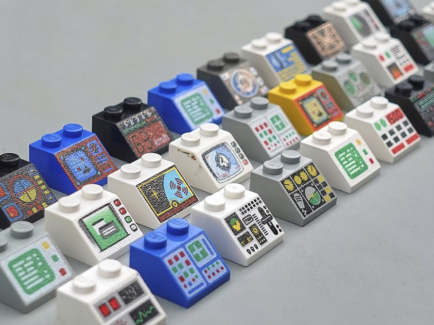The strange science behind Lego s tiny computers