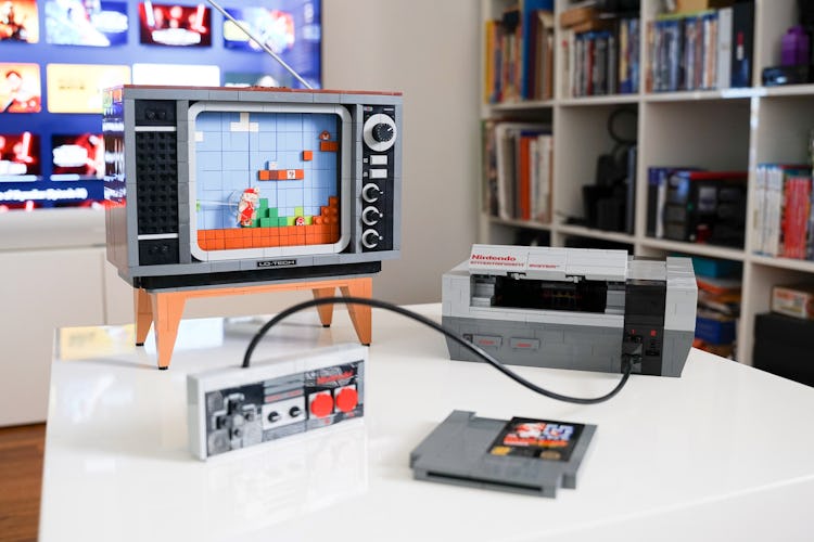 The completed Lego TV, NES, cartridge, and controller in all of its glory.