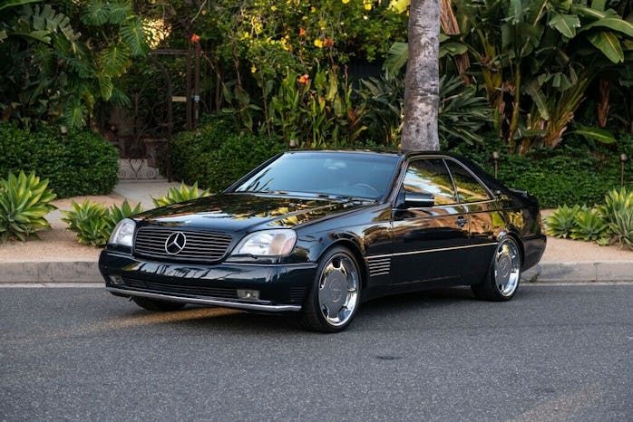 A 1996 Mercedes-Benz S-Class S600 three-quarter front view