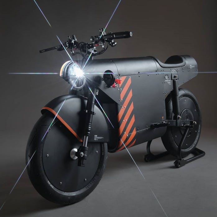 Katalis EV.1000 electric motorcycle three-quarter view