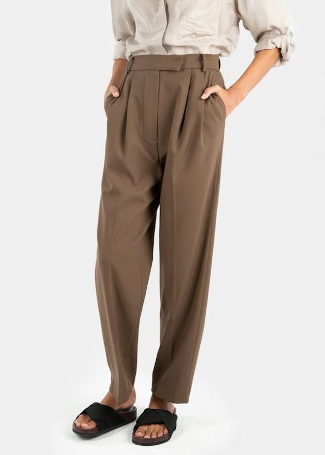 Bea Pleated Suit Pants In Chocolate