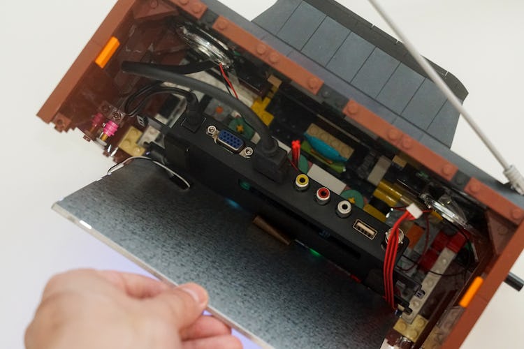 The layout of everything inside of the Lego TV.