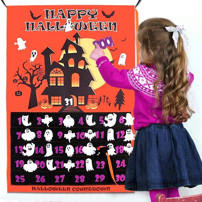 OurWarm Halloween Advent Calendar 2020, 31 Days Halloween Countdown Calendar with 30pcs Detachable G...