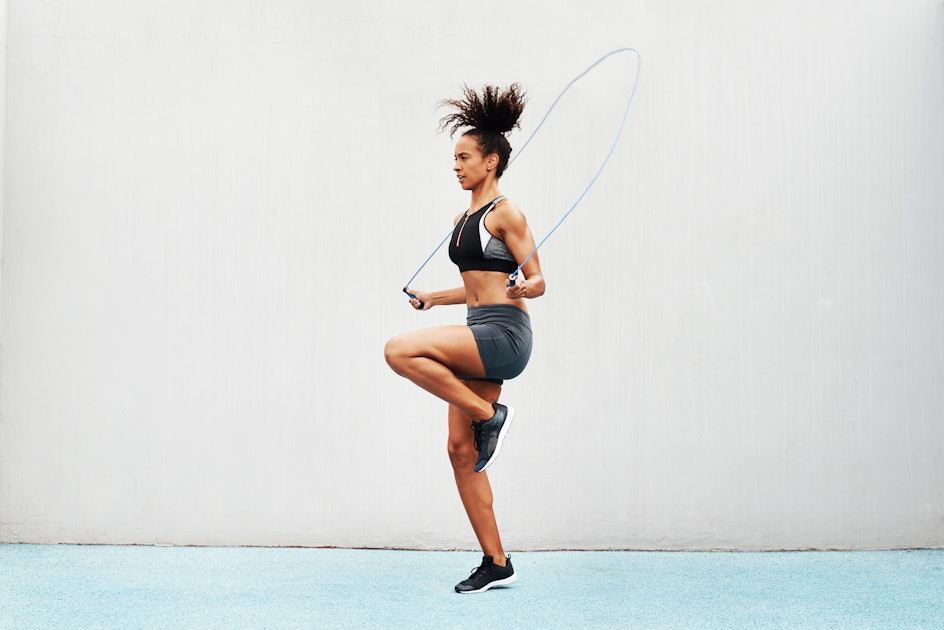 8-minute Jump Rope HIIT Workout to Tone Your Tummy and Butt 