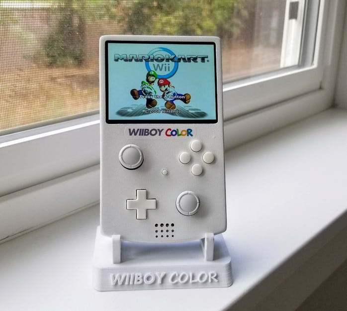 A photo of the WiiBoy Color running Mario Kart Wii.