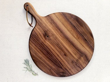 Charcuterie Board / Black Walnut / Circle Paddle Board
