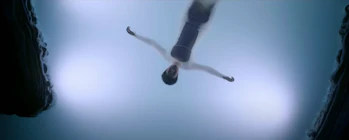 Um novo personagem (?) Flutuando no que parecem ser as cavernas Trill. CBS