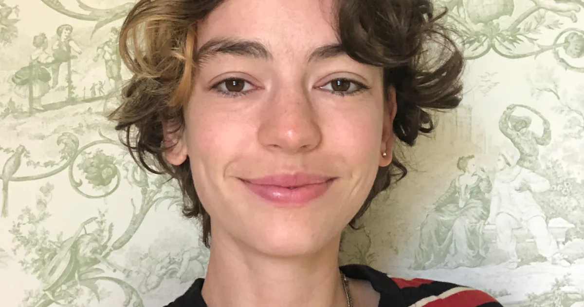 Bill Ted Star Brigette Lundy Paine Takes On The Bustle Booth