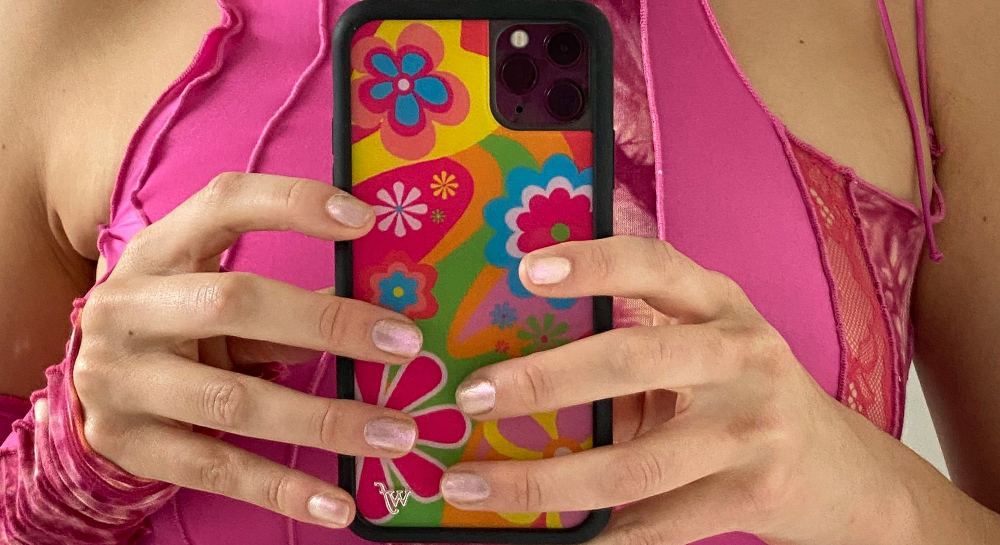 Phone cases for better mirror selfies