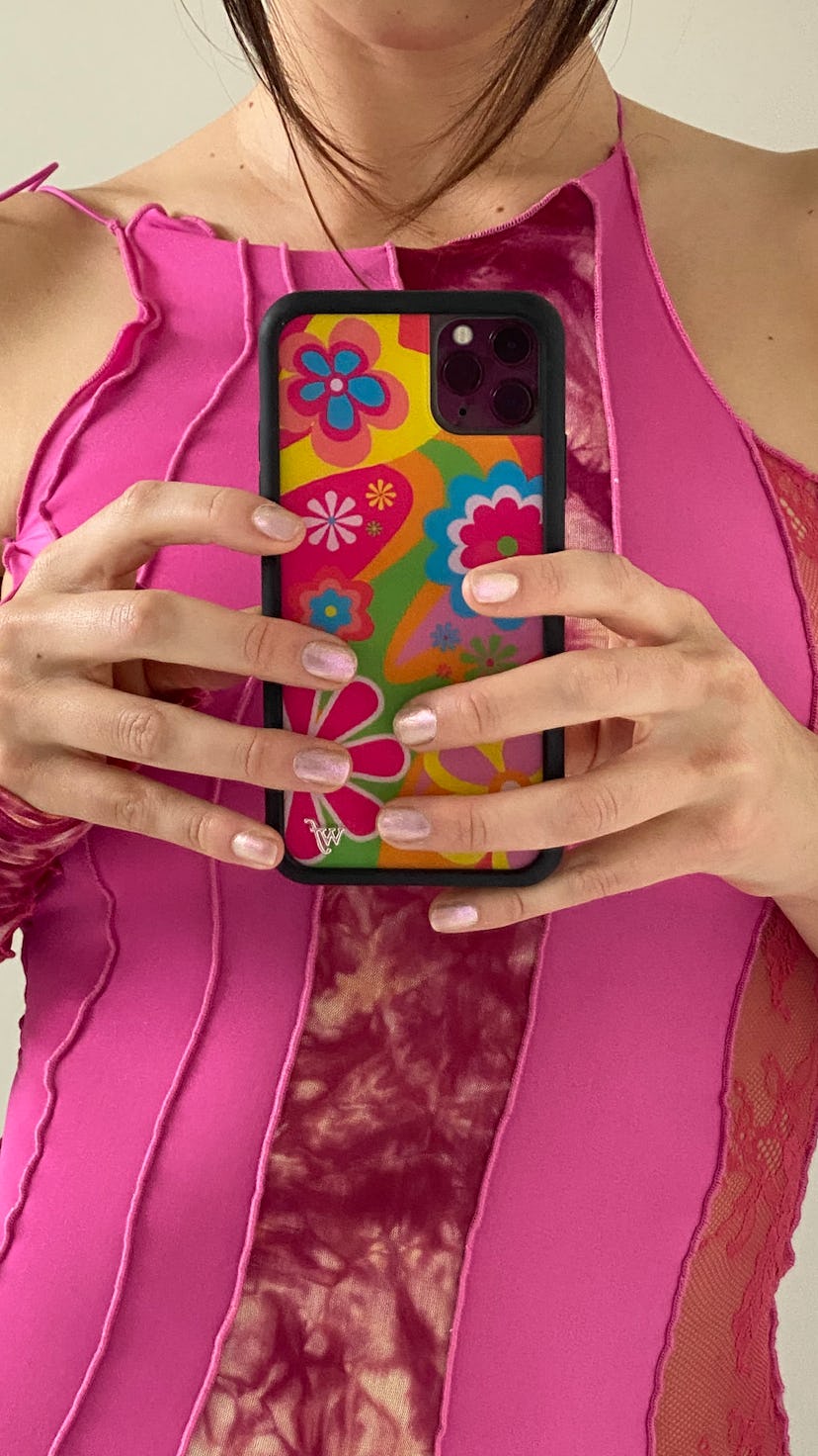 Phone cases for better mirror selfies