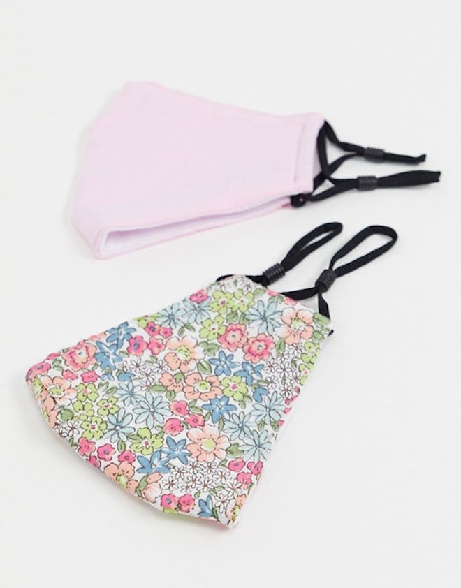 DesignB London Exclusive 2 pack face covering with adjustable straps in pink and floral print