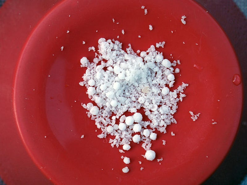 Ammonium nitrate crystals.