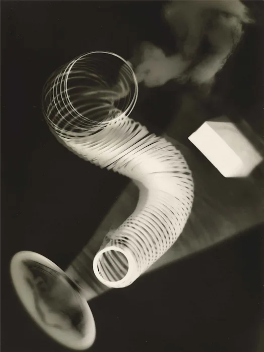 How quantum physics explains surrealist art