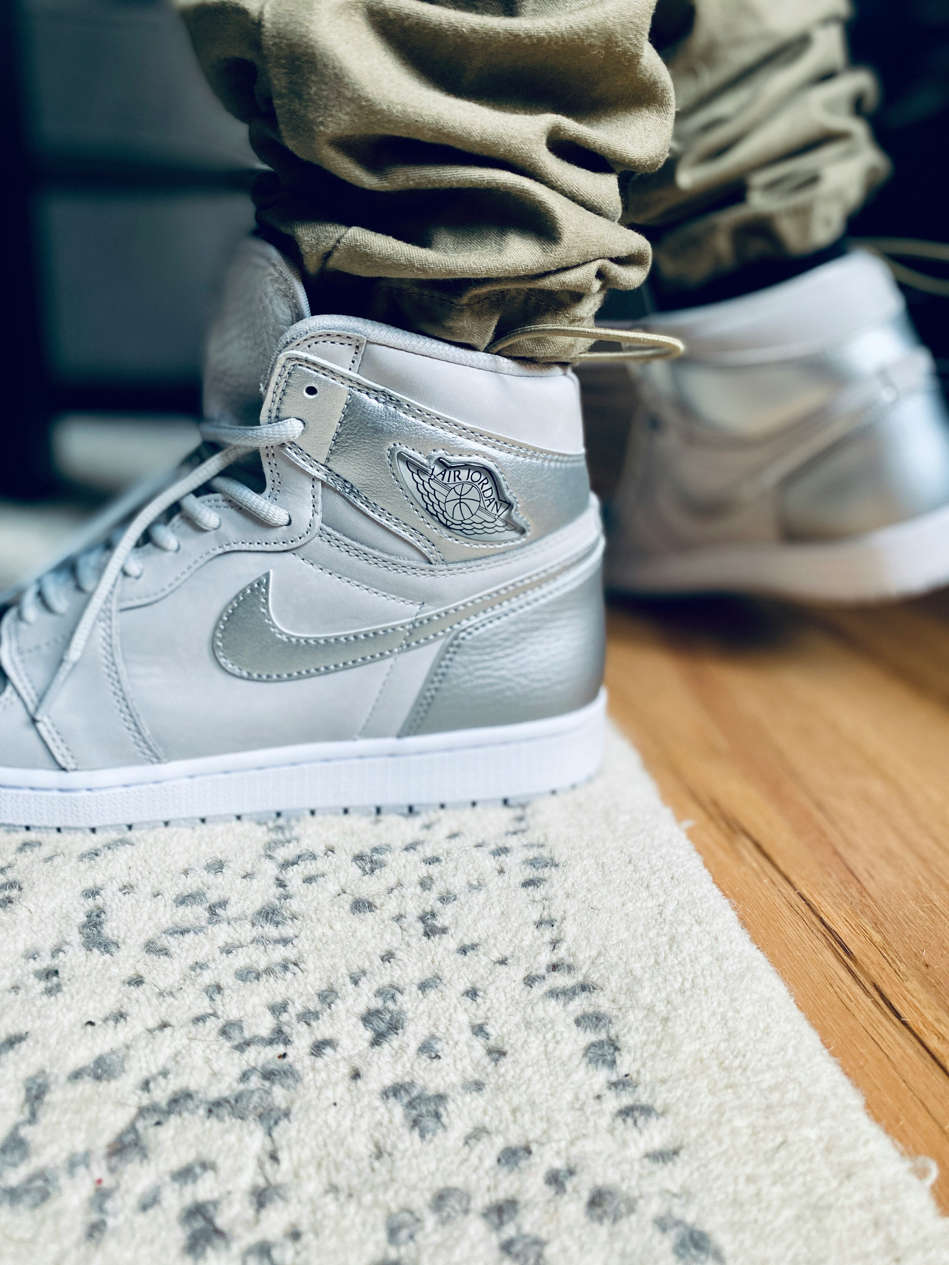 Wearing the Air Jordan 1 CO.JP Tokyo A rare silver gem returns