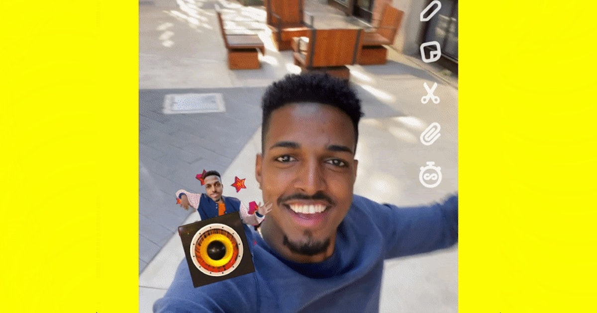 Here's How To Use Snapchat's New Cameos Stickers To Majorly Up Your Selfie  Game
