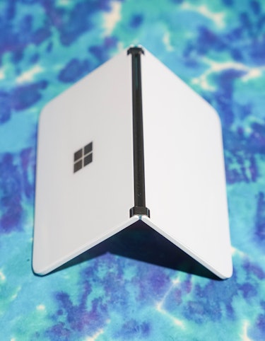 Surface Duo review hinge
