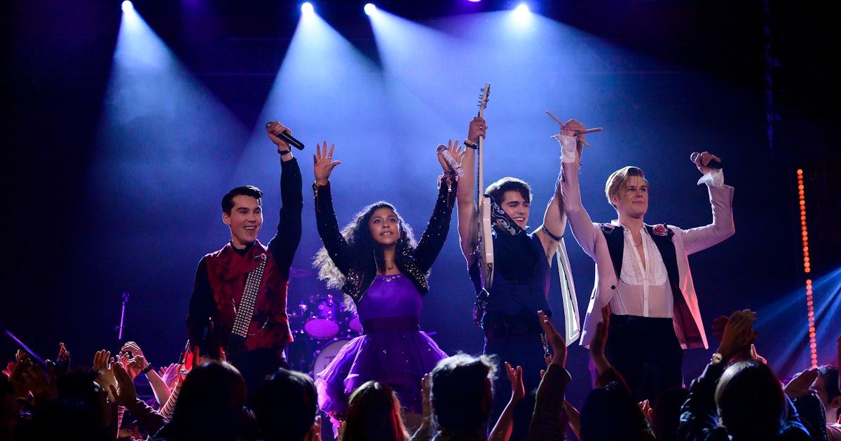 The 'Julie And The Phantoms' Season 1 Ending, Explained