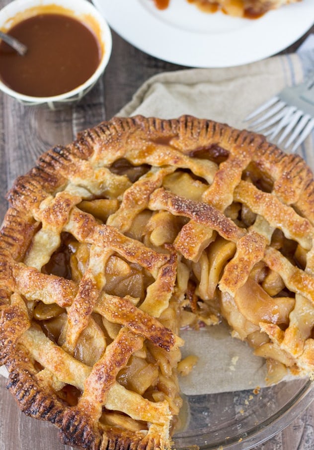 caramel apple pie