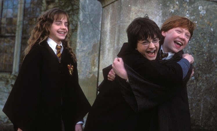 Fans are transforming their iOS 14 Home Screens with 'Harry Potter' imagery.