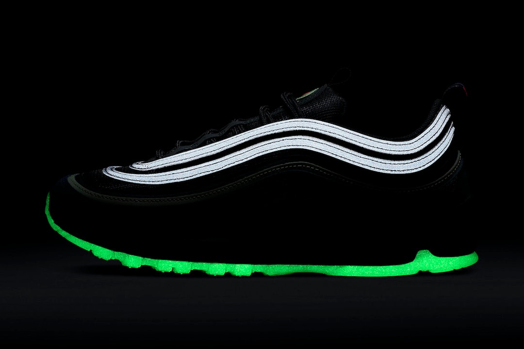 nike air glow in the dark