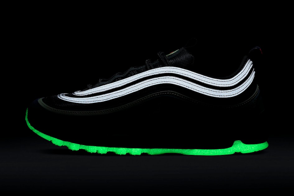Sijpelen in plaats daarvan Aanhoudend Nike keeps it spooky with slimy, glow-in-the-dark Air Max 97 sneakers