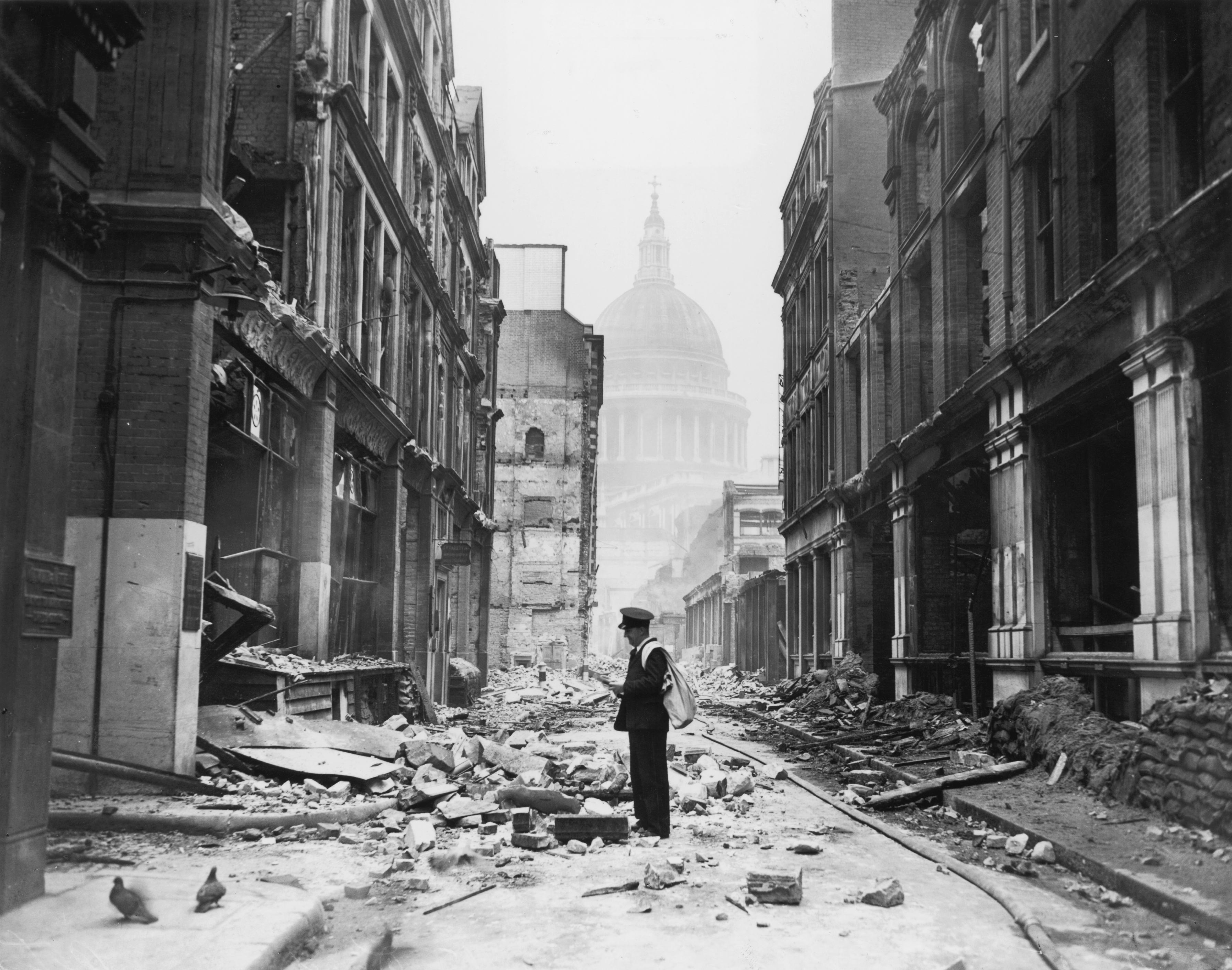 6 Eye-opening Images Of The Aftermath Of The London Blitz