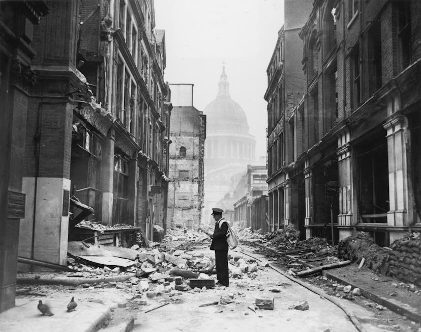6 eyeopening images of the aftermath of the london blitz